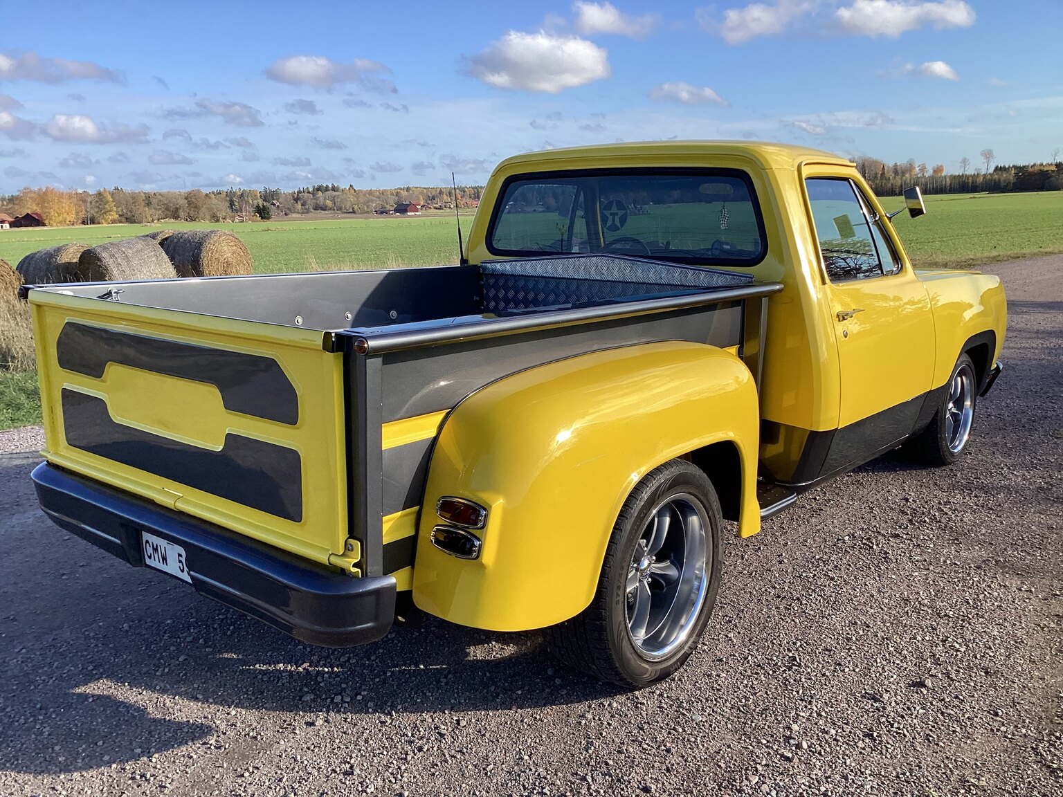 Exterior image of 1971 Dodge D100