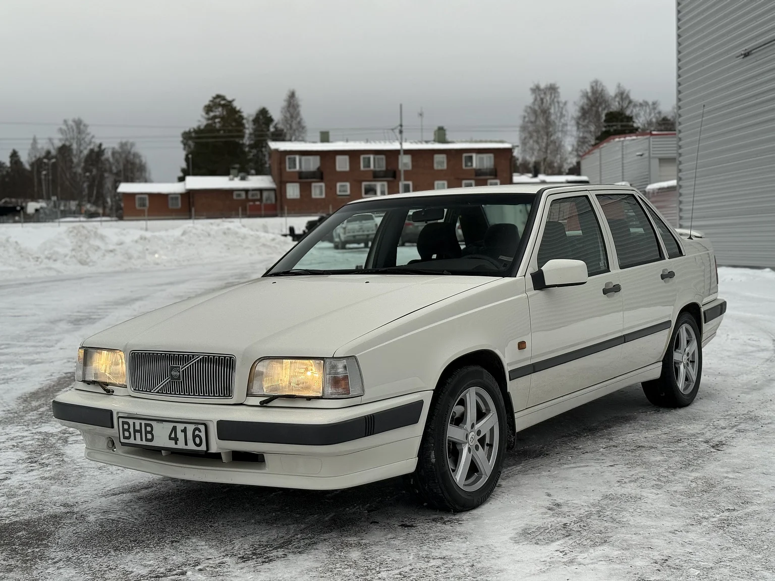 Exterior image of 1994 Volvo 850 2.5 SE (15)