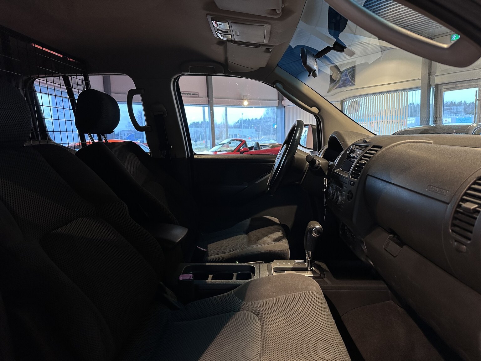 Interiörbild 2006 Nissan Navara A-traktor (9)