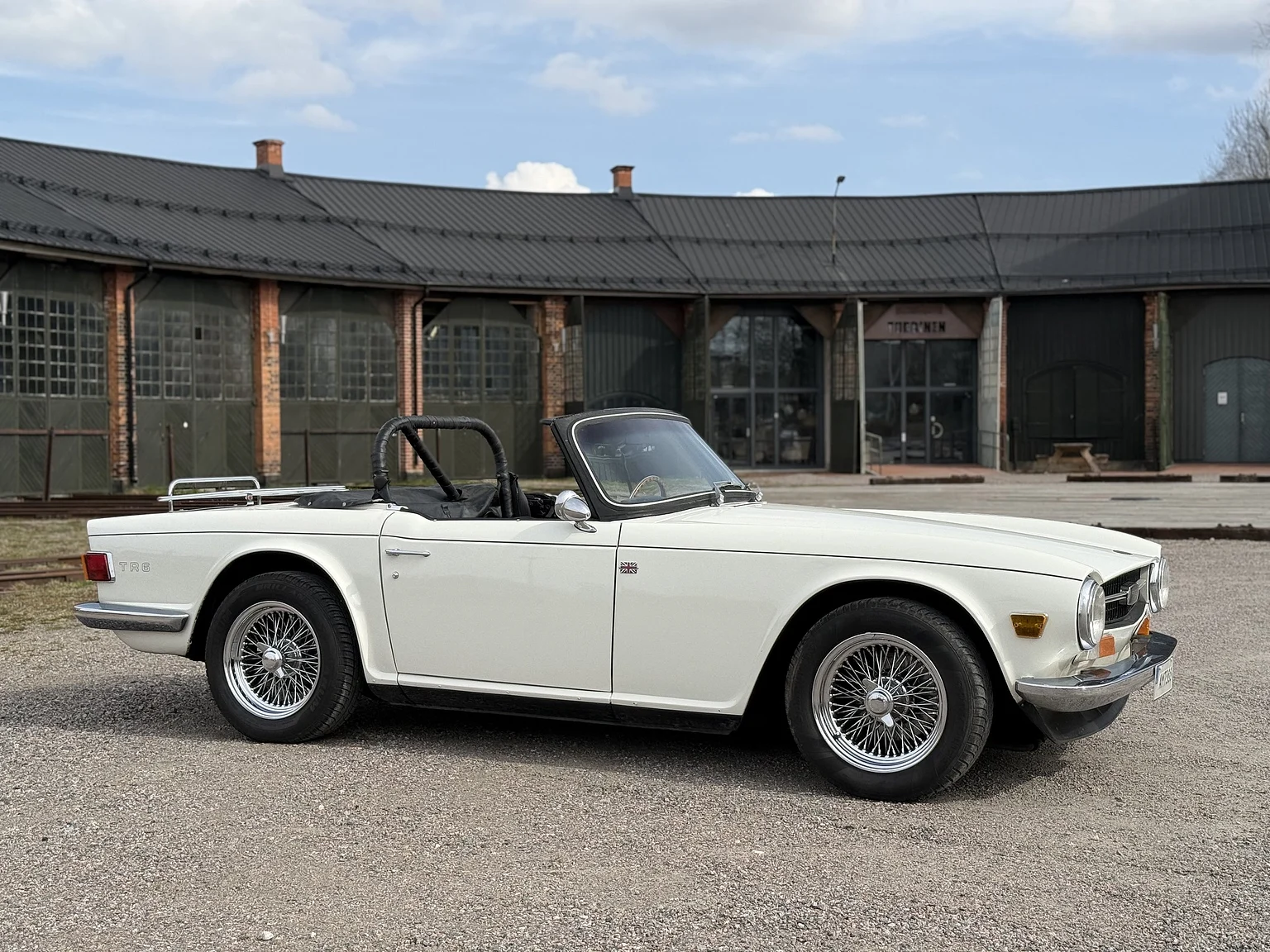 Aussenfoto 1970 Triumph TR6 Hardtop  (7)