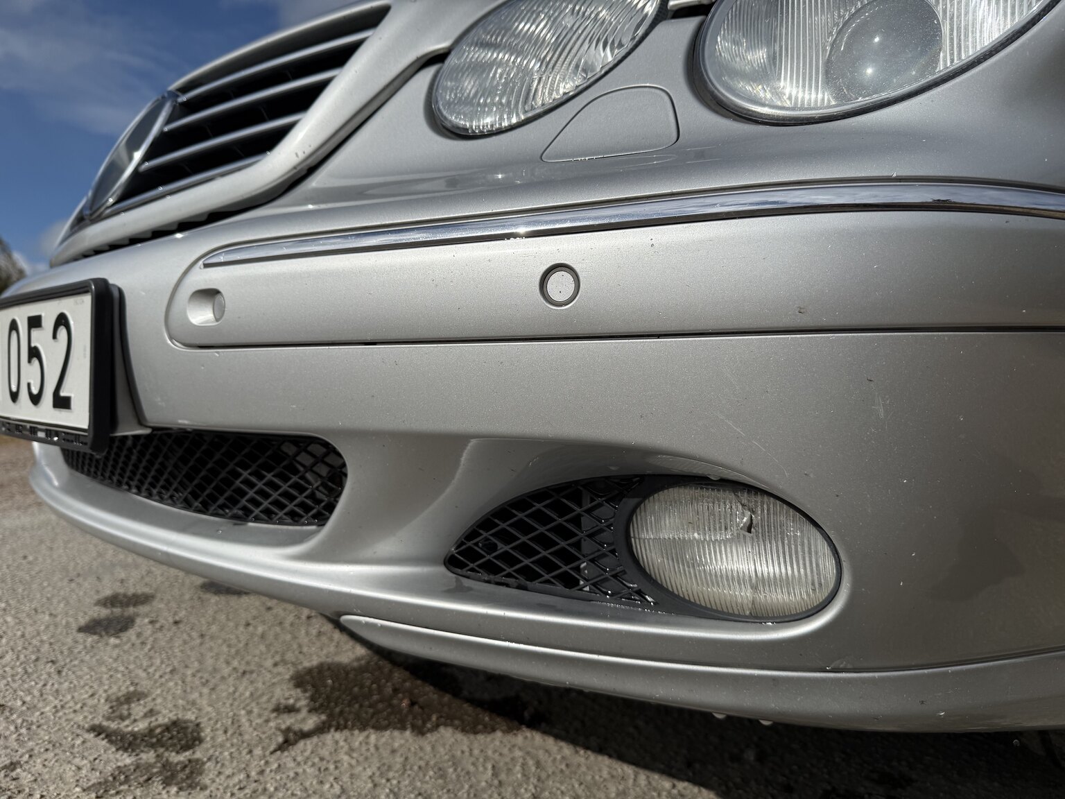 Exterior image of 2000 Mercedes-Benz CL 500