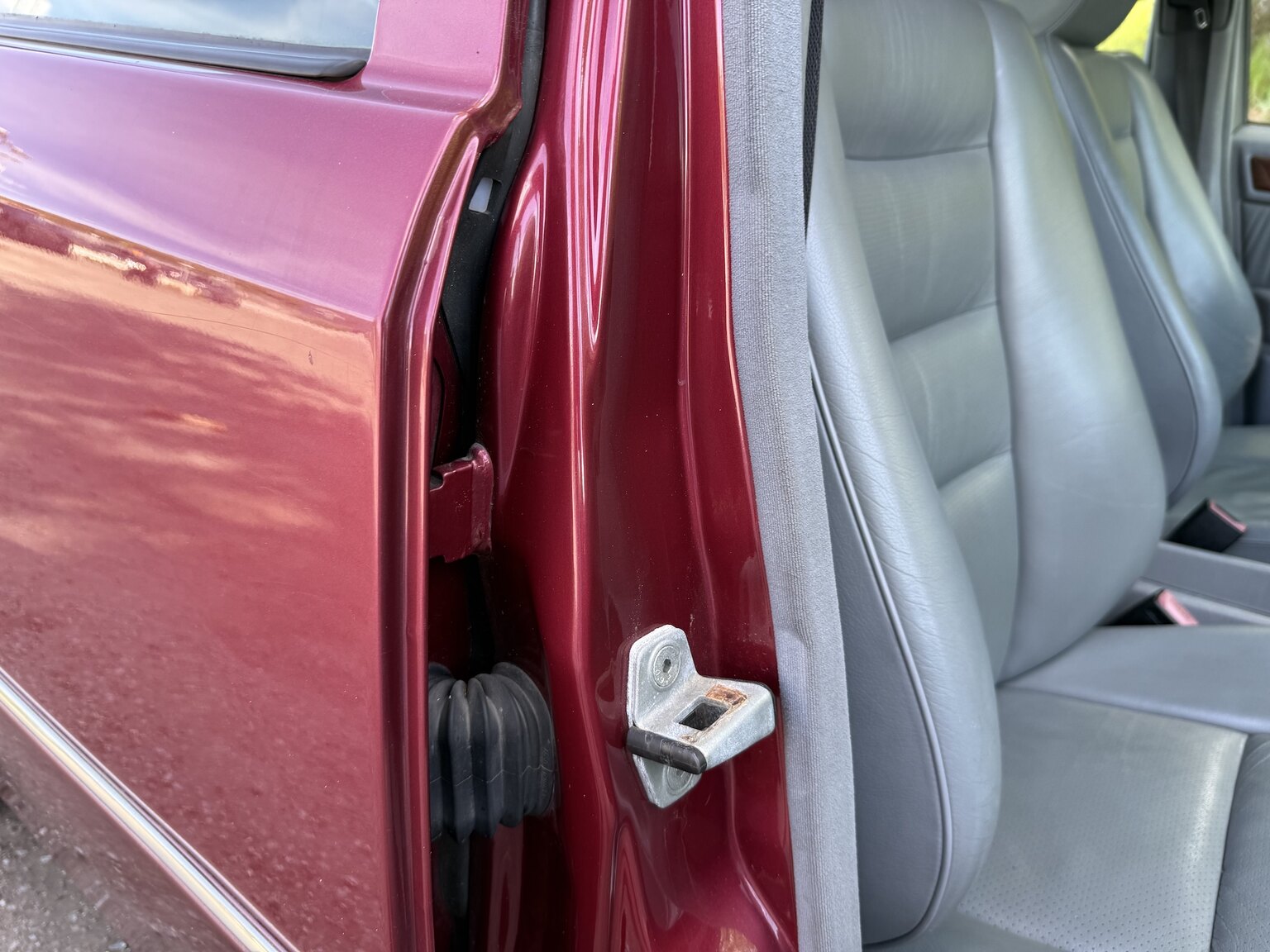 Interior image of 1991 Mercedes-Benz 300 E-24