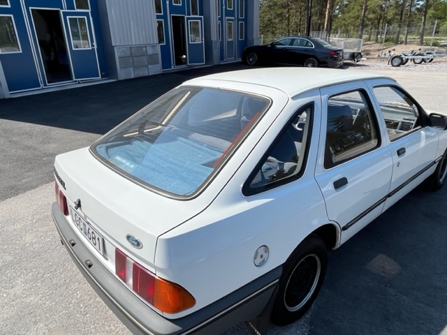 Exterior image of 1983 Ford Sierra