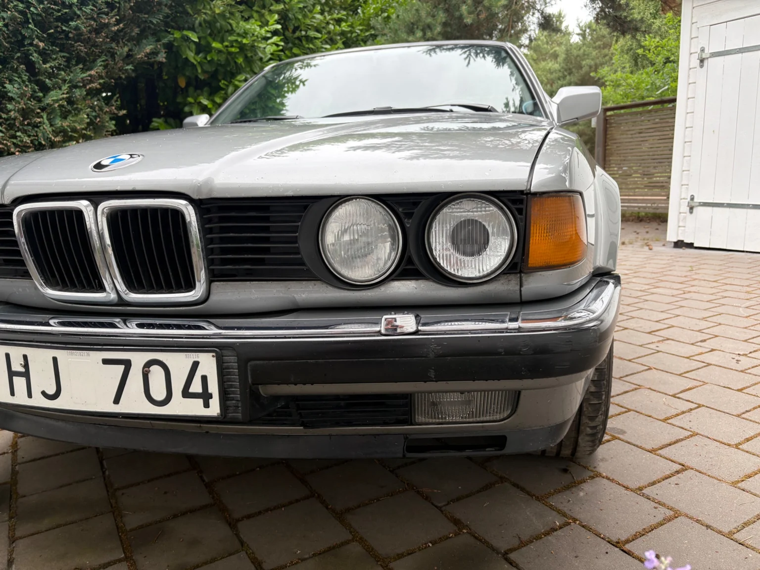 Exterior image of 1988 BMW 730iA (17)
