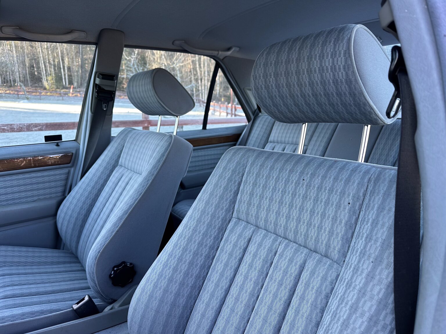 Interiörbild 1990 Mercedes-Benz 200 E