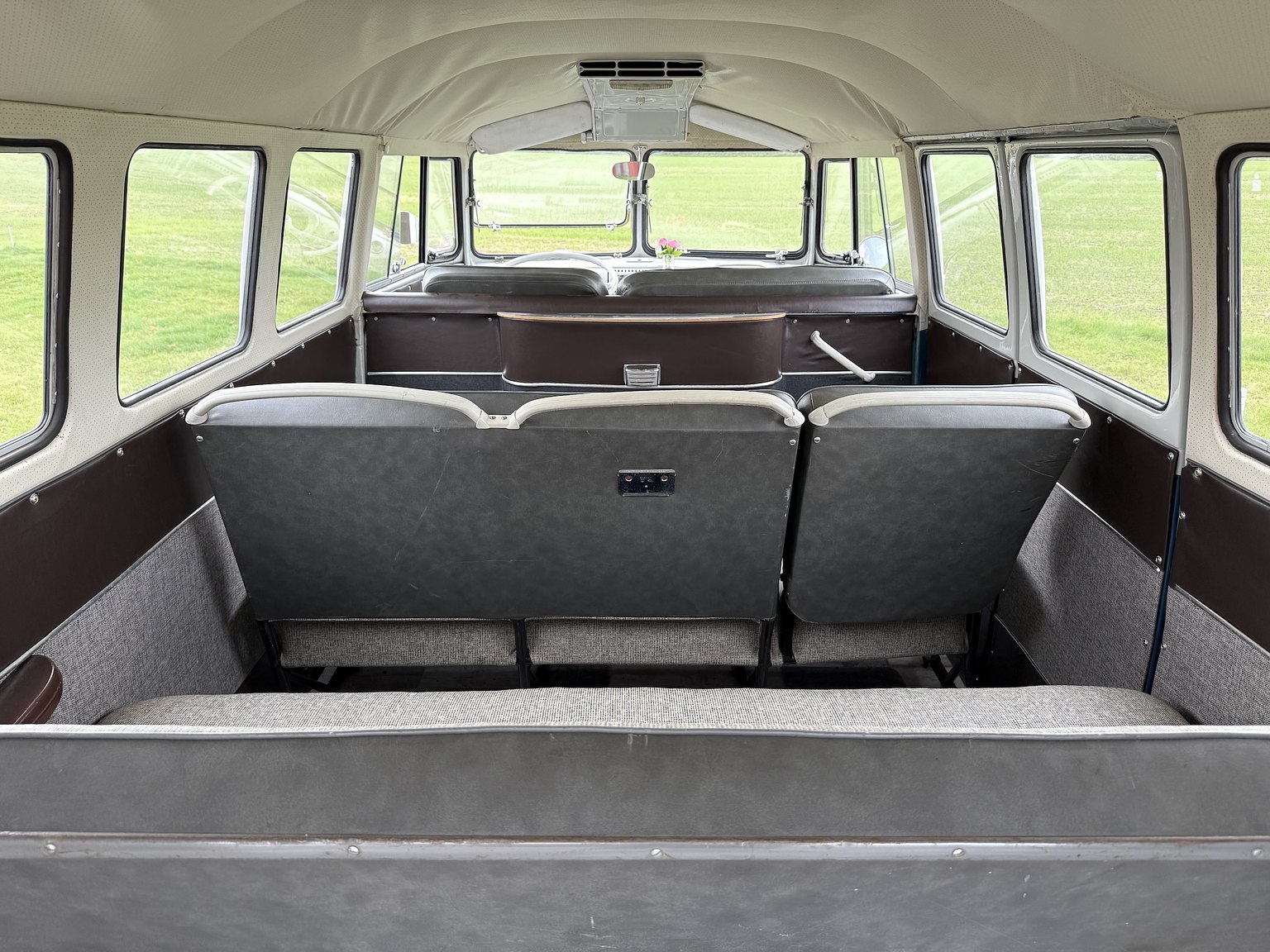 Interiörbild 1967 Volkswagen T1 Kleinbus