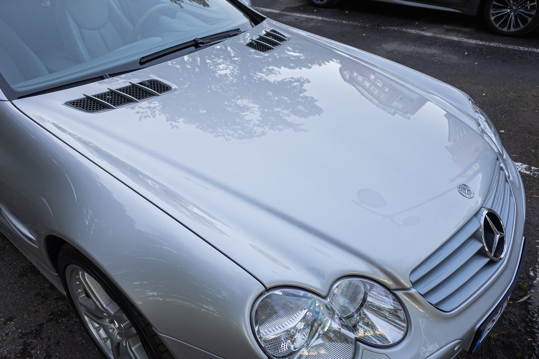 Exterior image of 2002 Mercedes-Benz SL 500