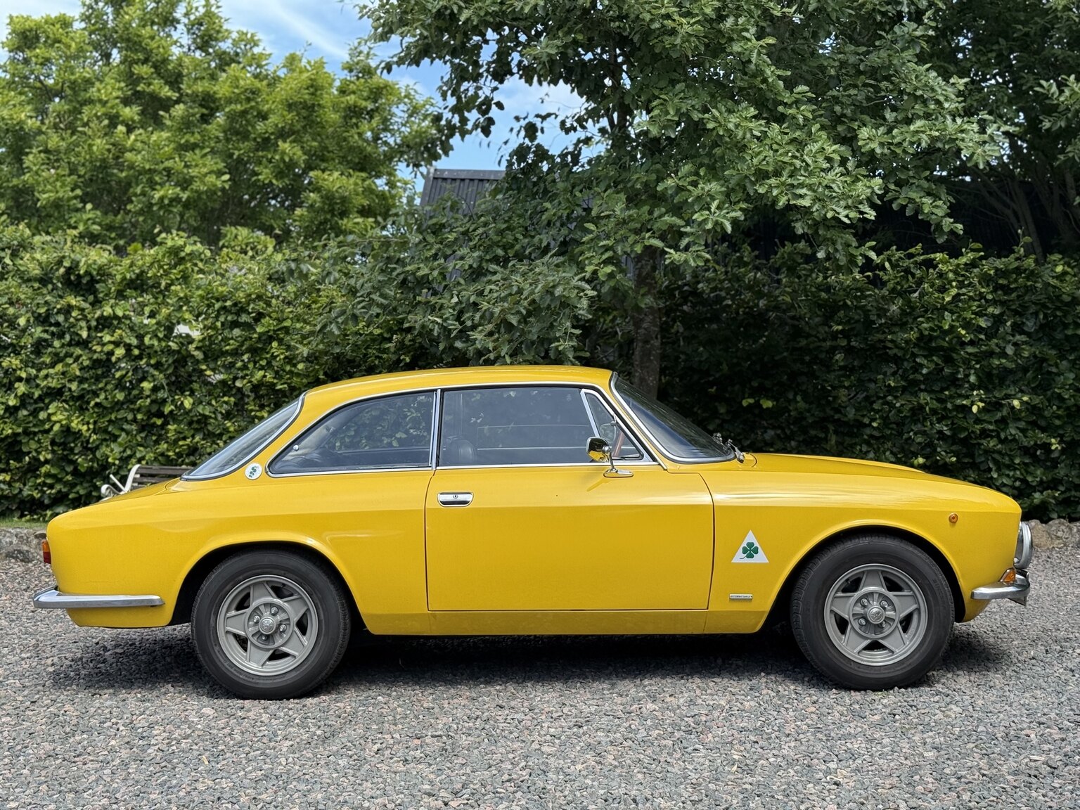 Exterior image of 1974 Alfa Romeo GT 1600 Junior