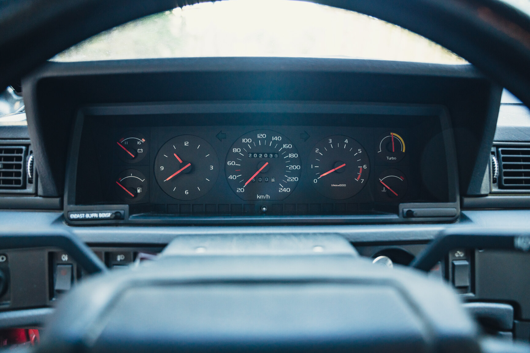 Innenraumfoto von 1990 VOLVO 740 Turbo