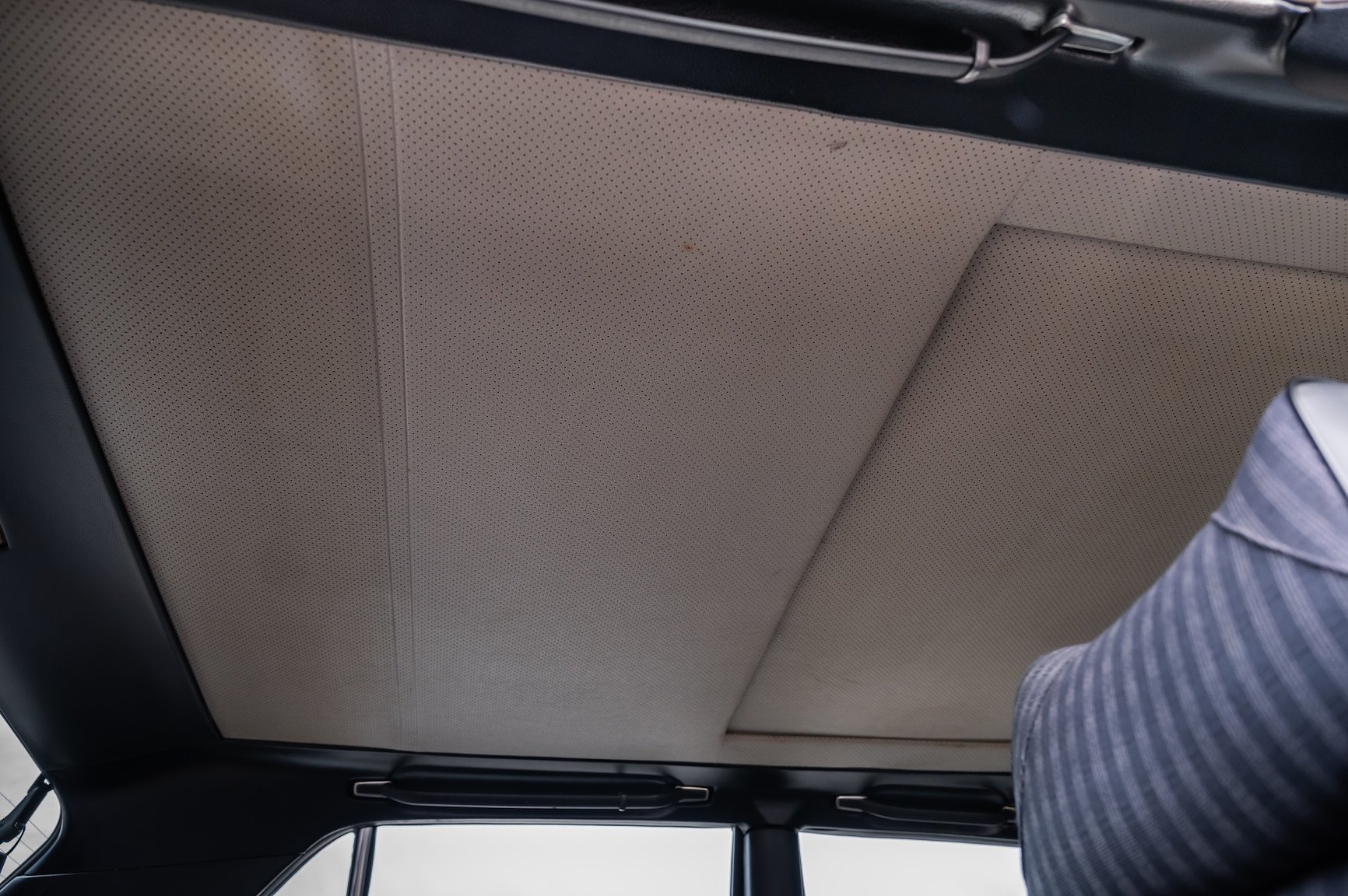Interior image of 1975 Mercedes-Benz 280 SE 