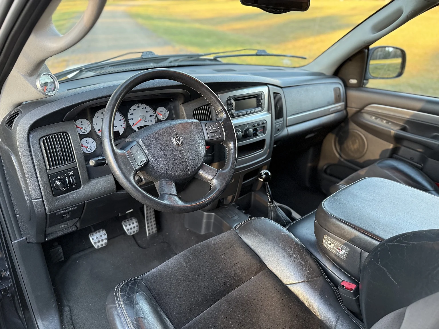 Interior image of 2004 Dodge Ram SRT-10 (1)