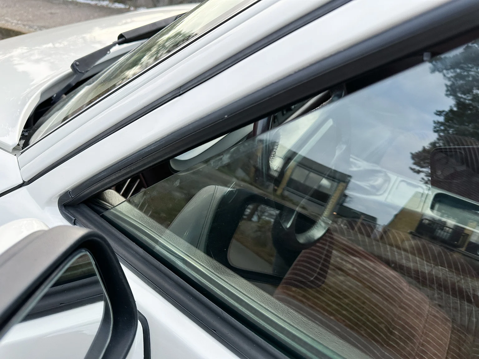 Exterior image of 1986 Porsche 944R (76)