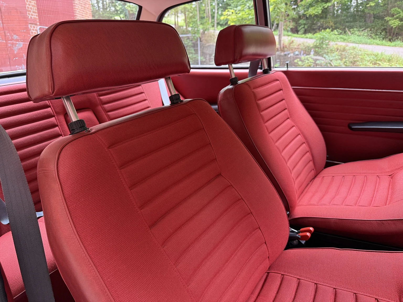 Interior image of 1970 Volvo 142 2.0 Automatic (41)
