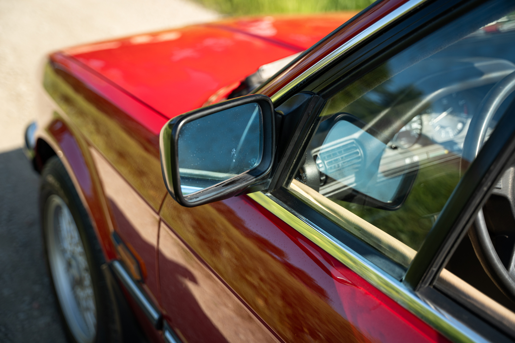 Exterior image of 1988 BMW 325 Cabriolet (E30)