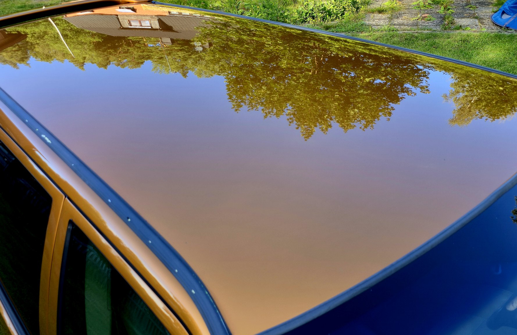 Exterior image of 1998 Volvo V70 R 2.3 T Automatisk