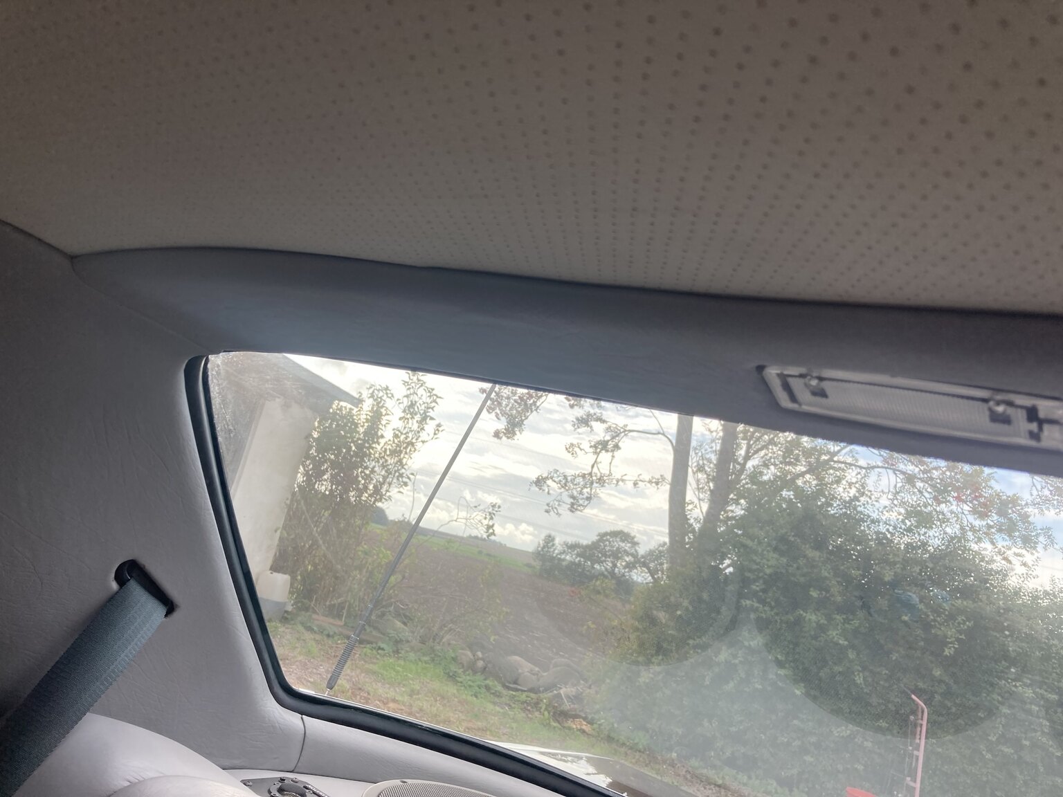 Interior image of 1973 Mercedes-Benz 450 SLC (30)