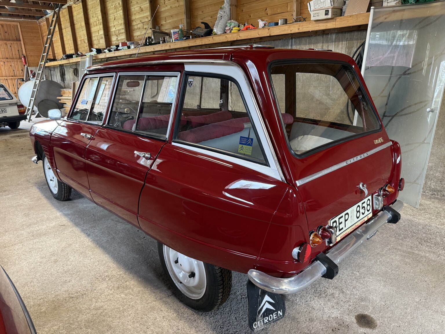 Exterior image of 1967 Citroën Ami 6 Weekend