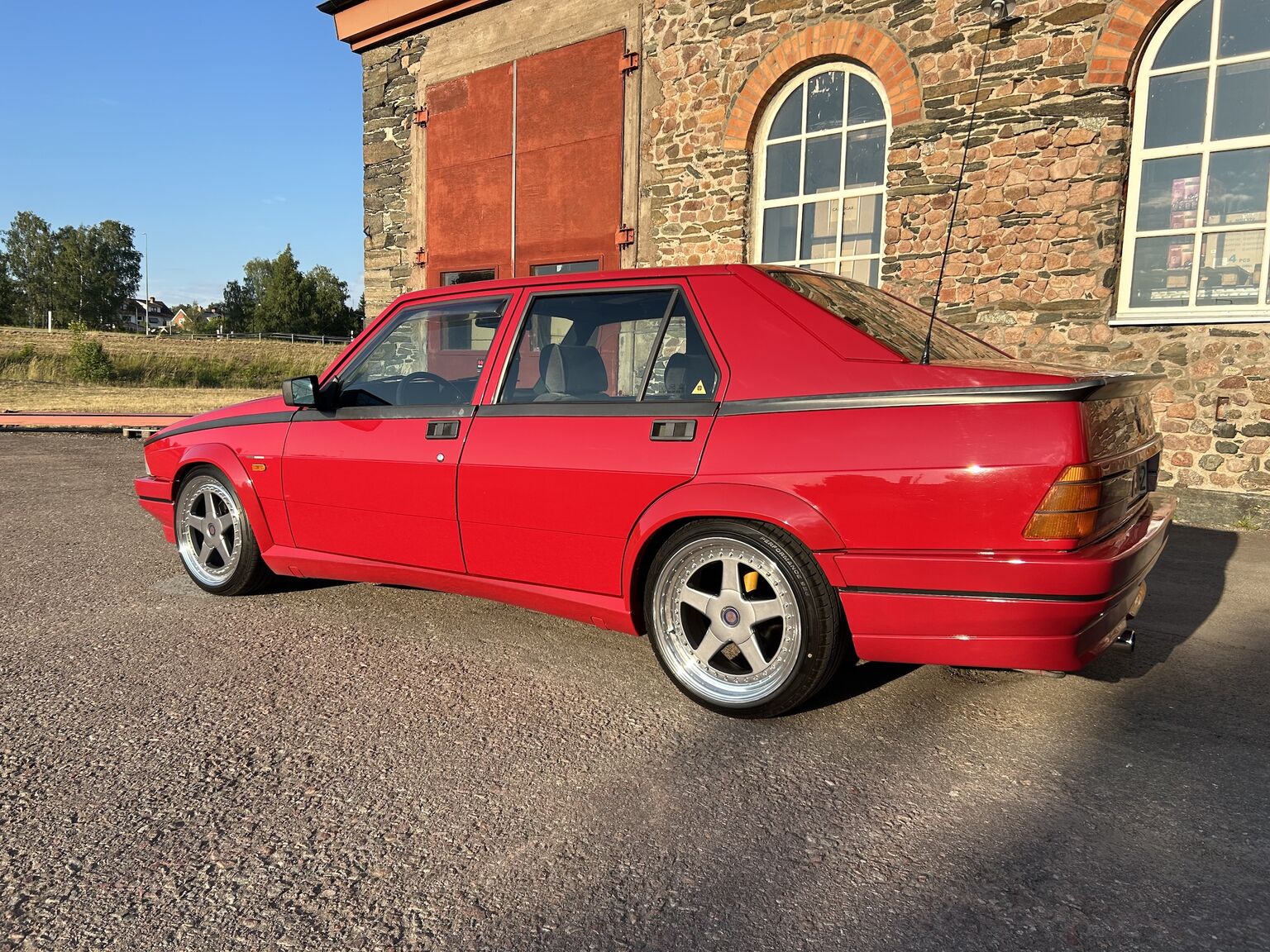 Aussenfoto 1988 Alfa Romeo 75 (1)