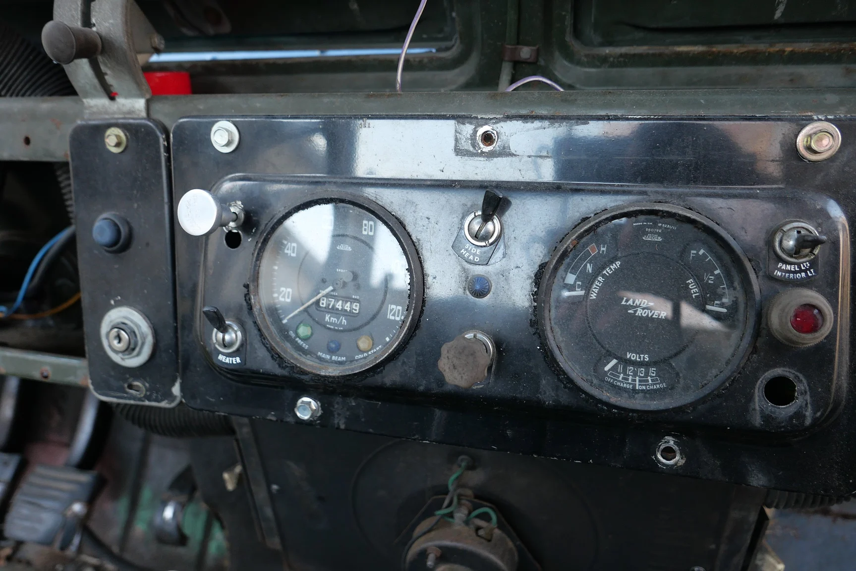 Interior image of 1970 Land Rover Series 2 88 Pick up (15)