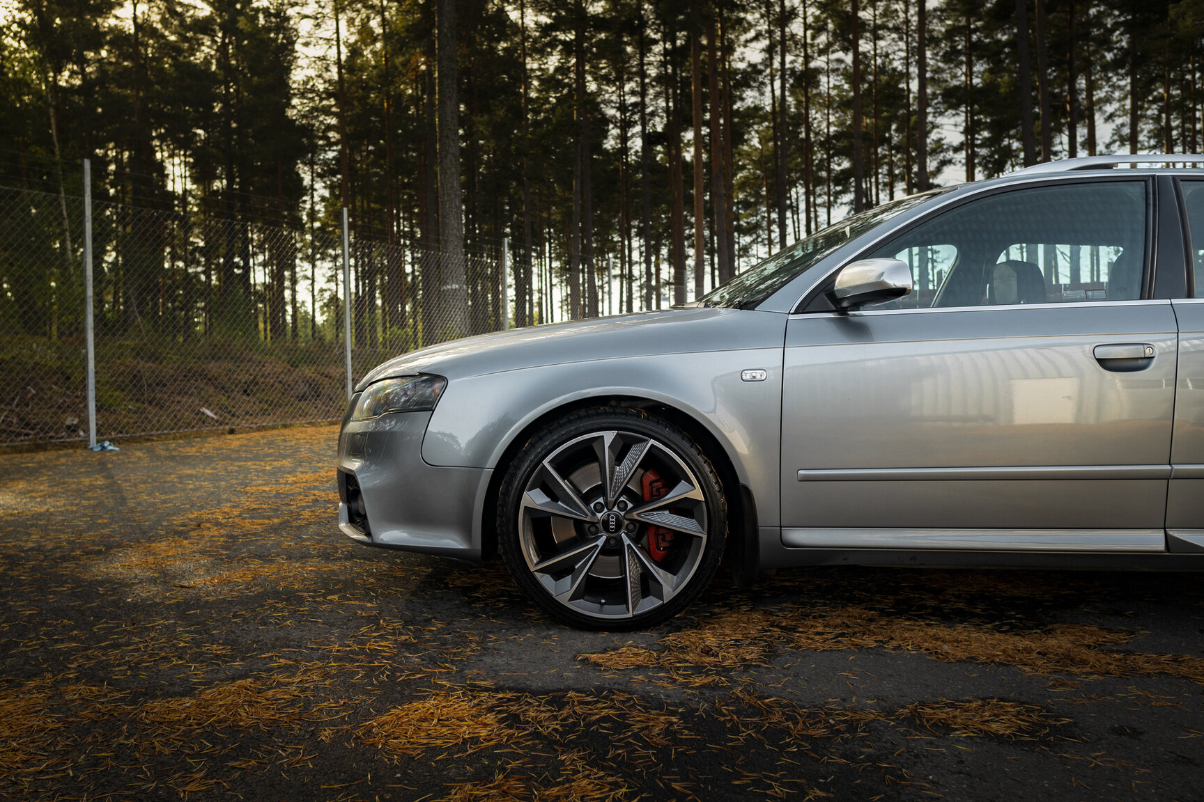 Exterior image of 2005 Audi S4 Avant (12)