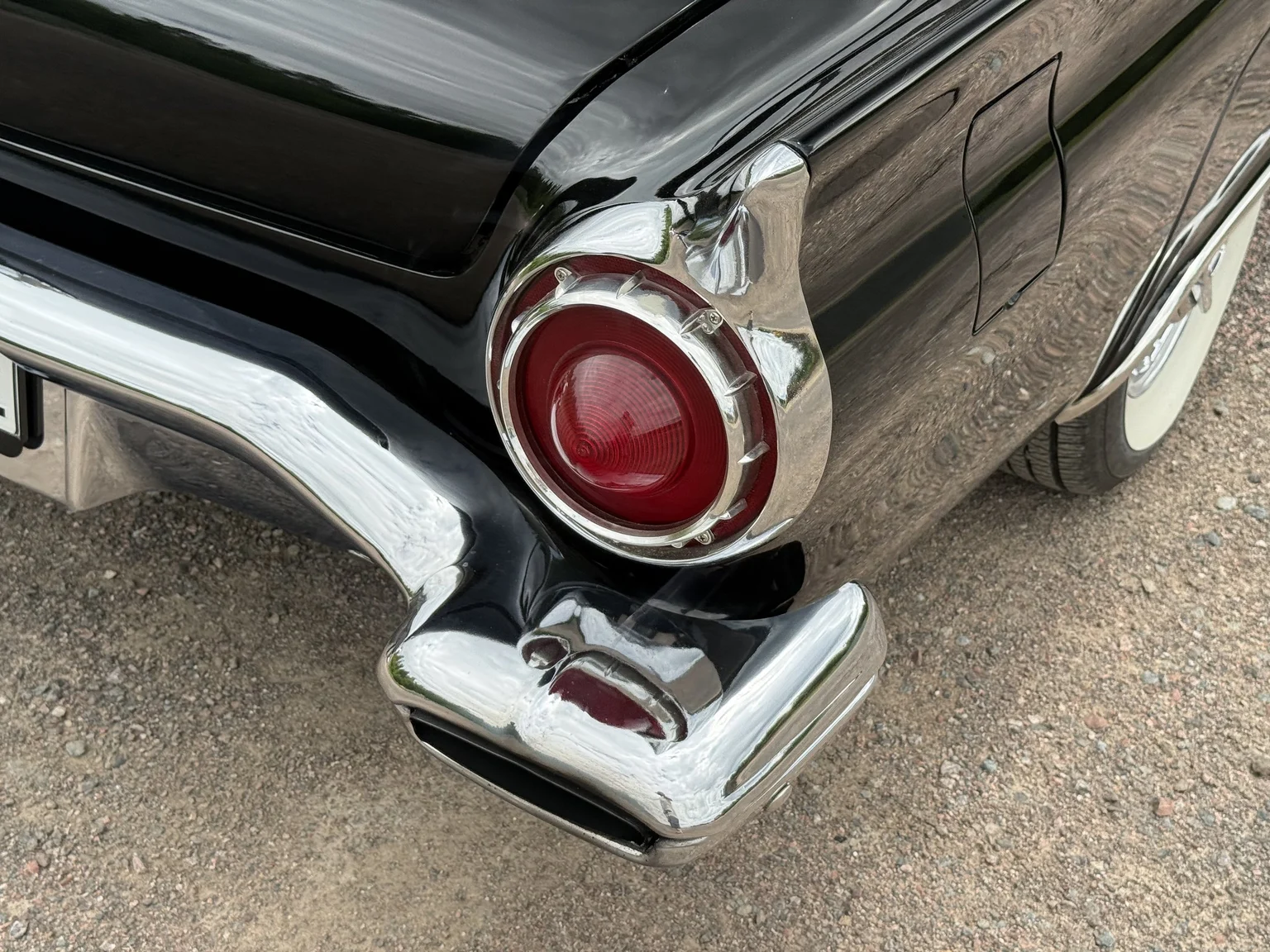Exterior image of 1957 Ford Thunderbird (39)