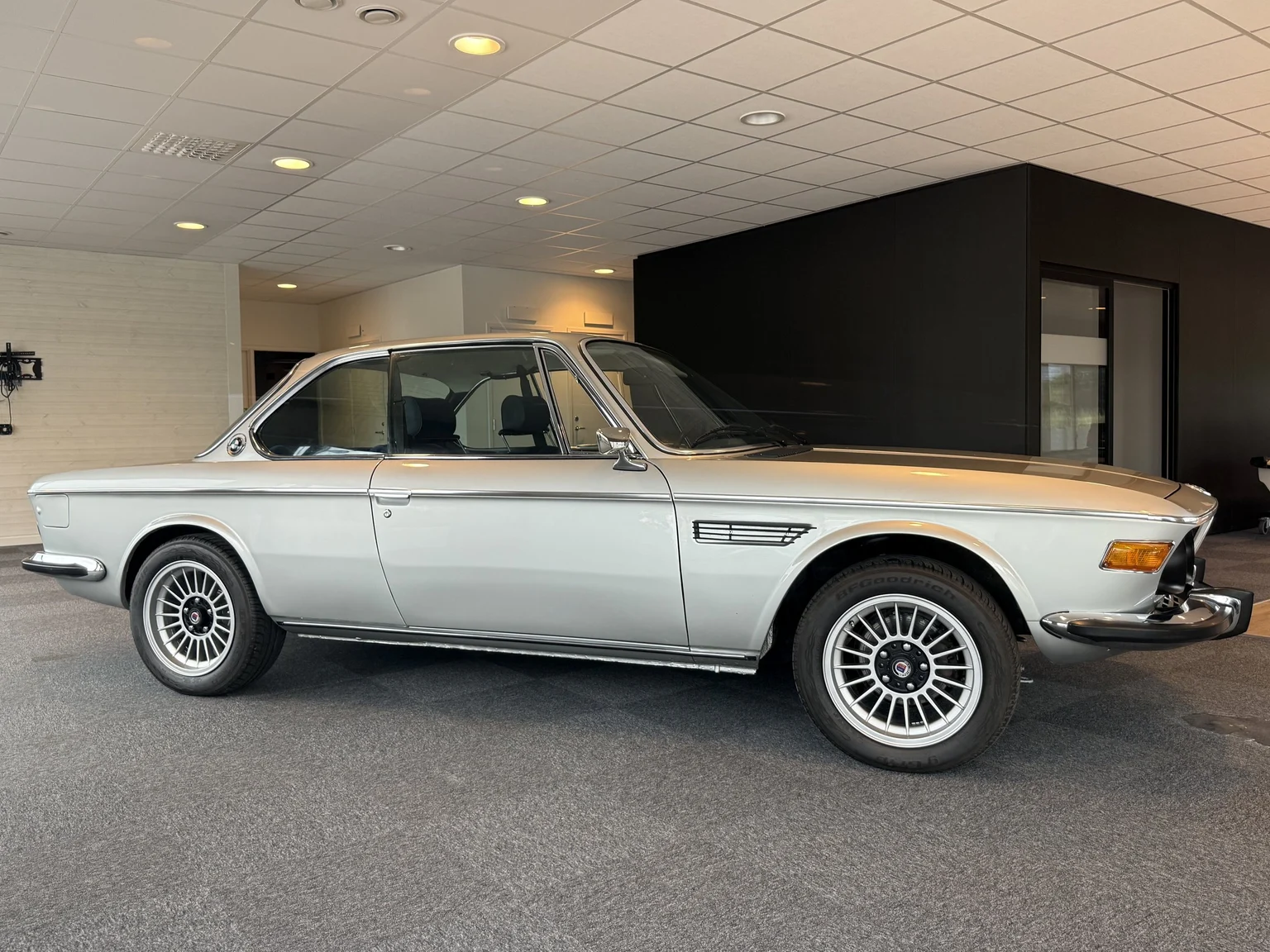 Exterior image of 1972 BMW E9 3.0 CSI (10)