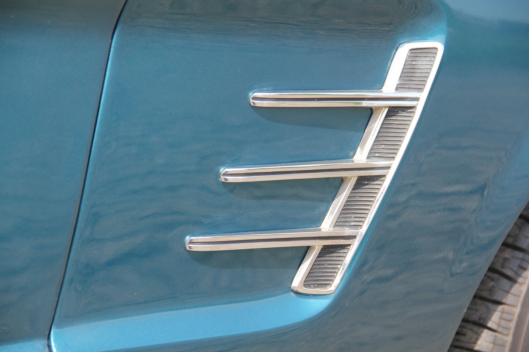 Exterior image of 1966 Ford Mustang 289 Cabriolet (32)