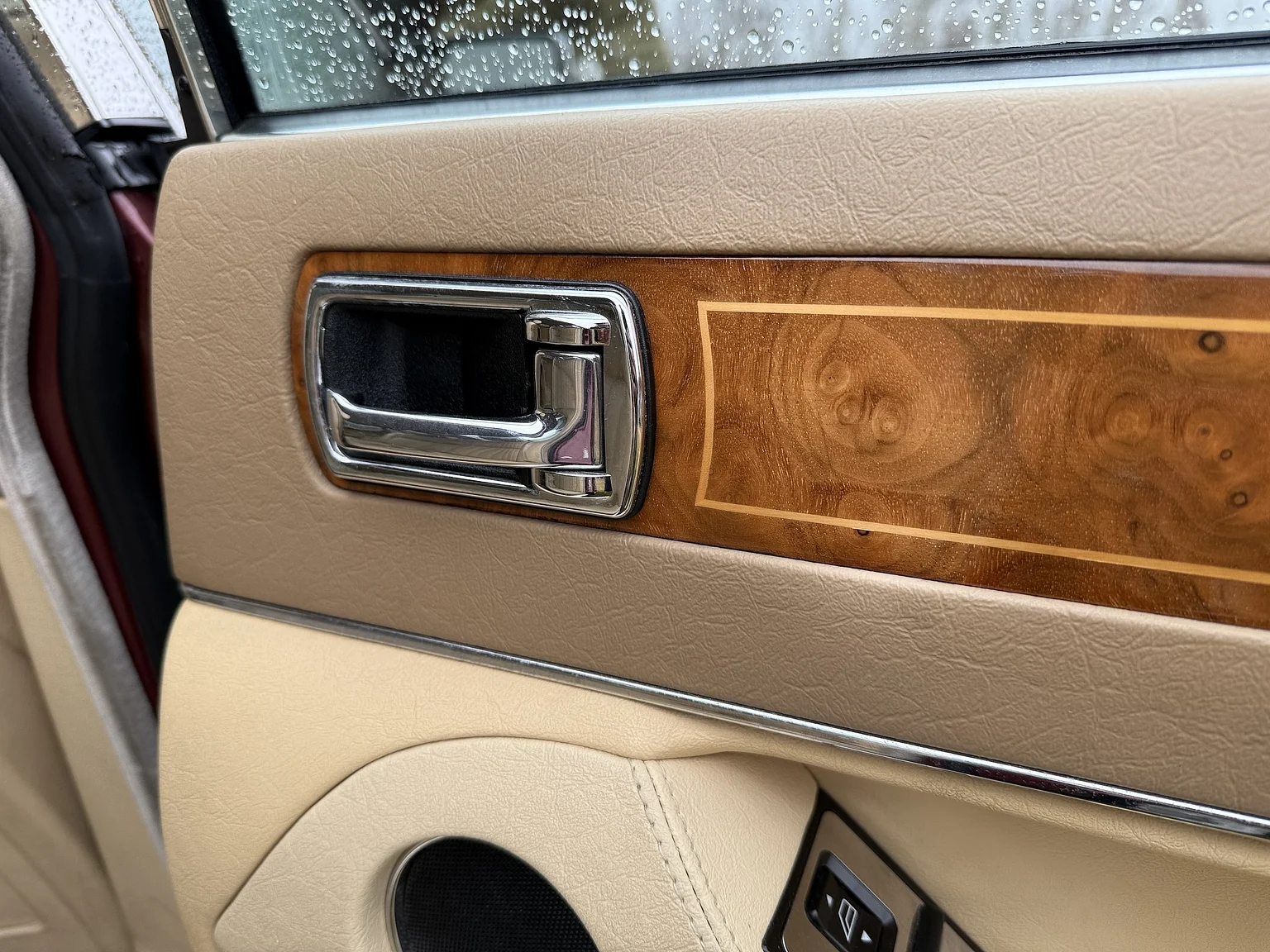 Innenraumfoto von 1991 Jaguar XJ40 Sovereign (78)