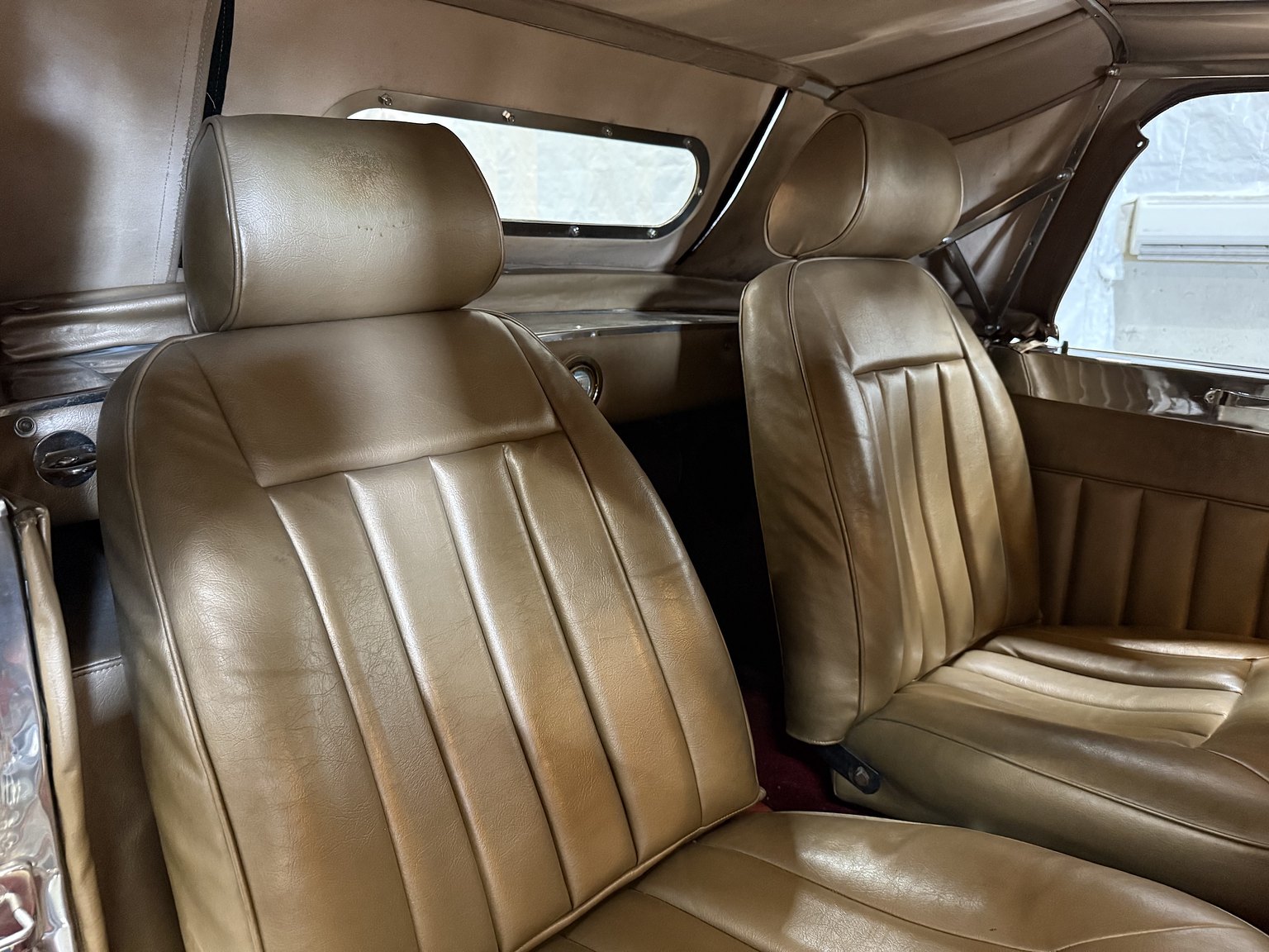 Interiörbild 1965 Duesenberg Roadster/StreetRod Replika 