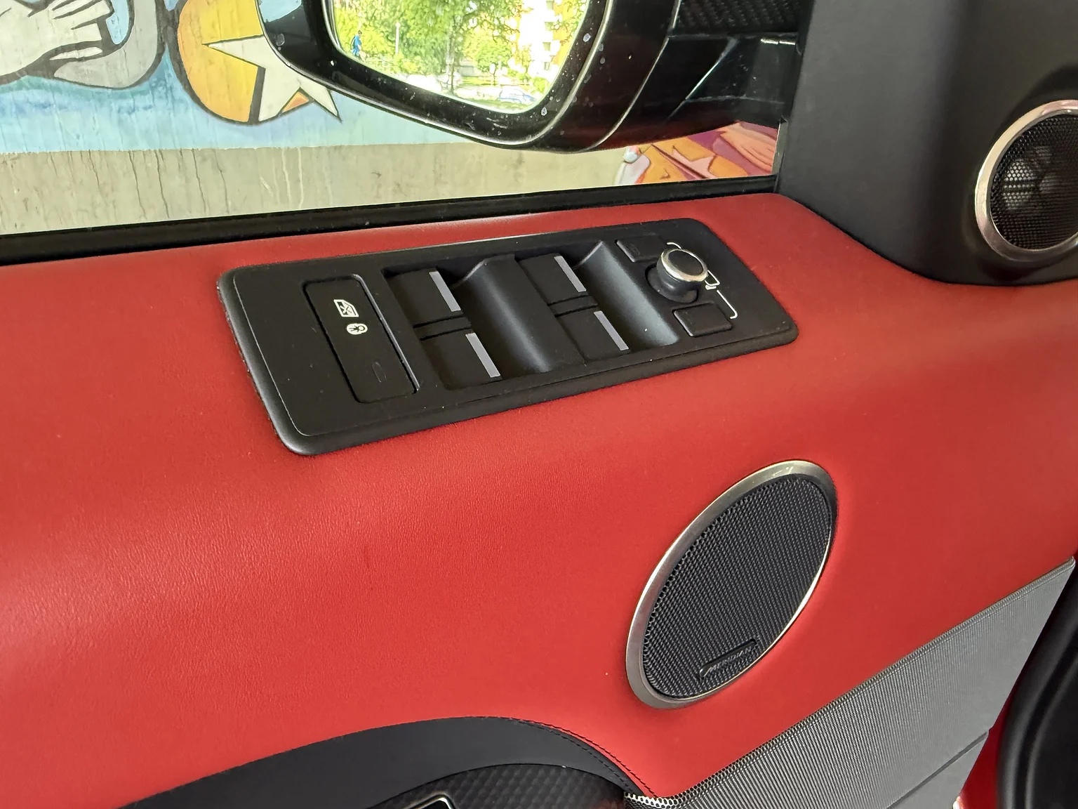 Interiörbild 2017 Range Rover Sport SVR (8)