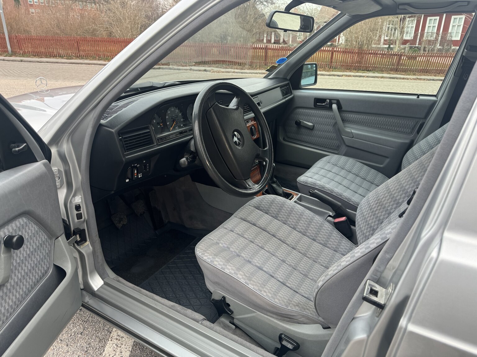 Interior image of 1992 Mercedes-Benz 190 D