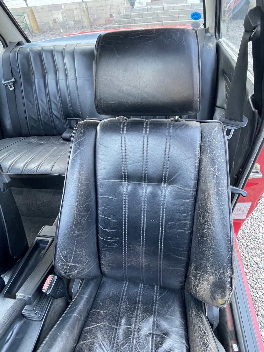 Interior image of 1987 BMW 320i