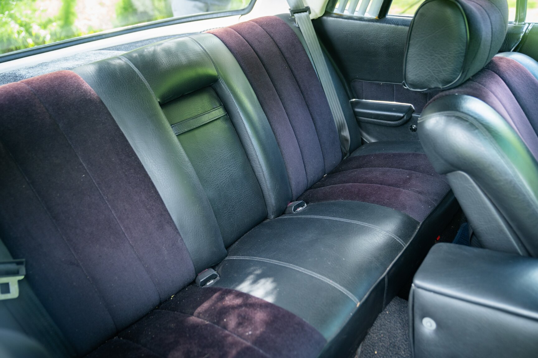 Interior image of 1975 Mercedes-Benz 350 SLC