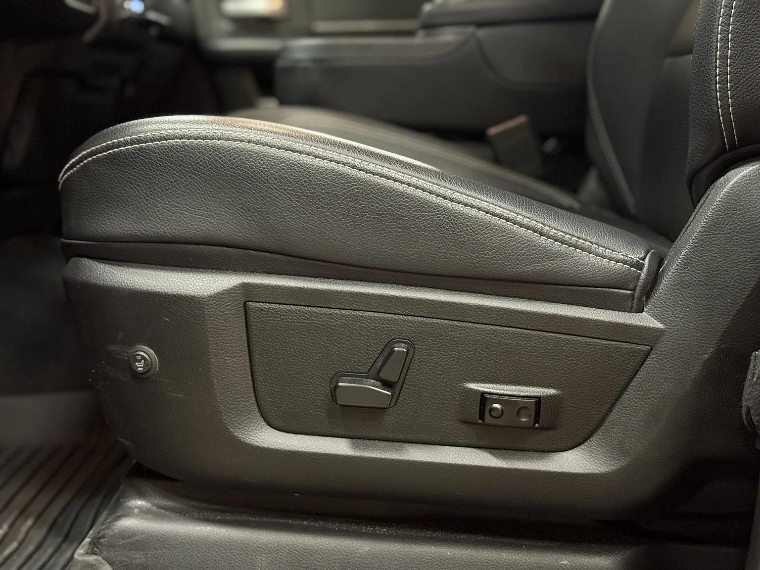 Interiörbild 2020 Dodge Ram 2500 Overland (14)