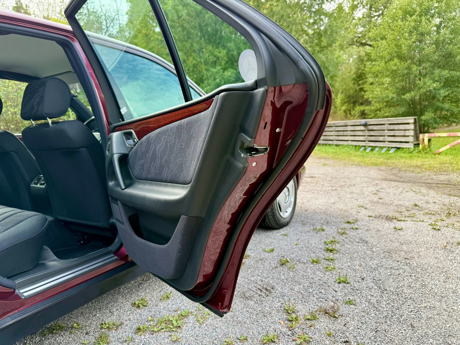 Innenraumfoto von 1997 Mercedes-Benz E 290 TD (63)