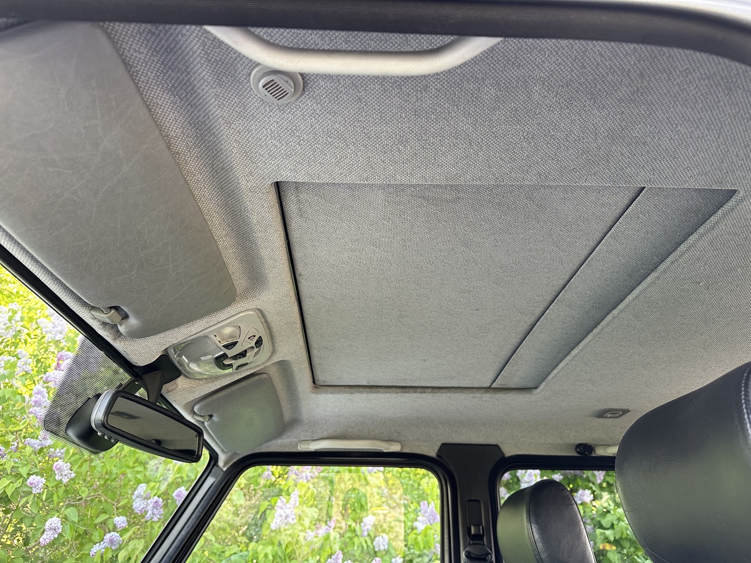 Interior image of 2002 Mercedes-Benz G 500 (5)