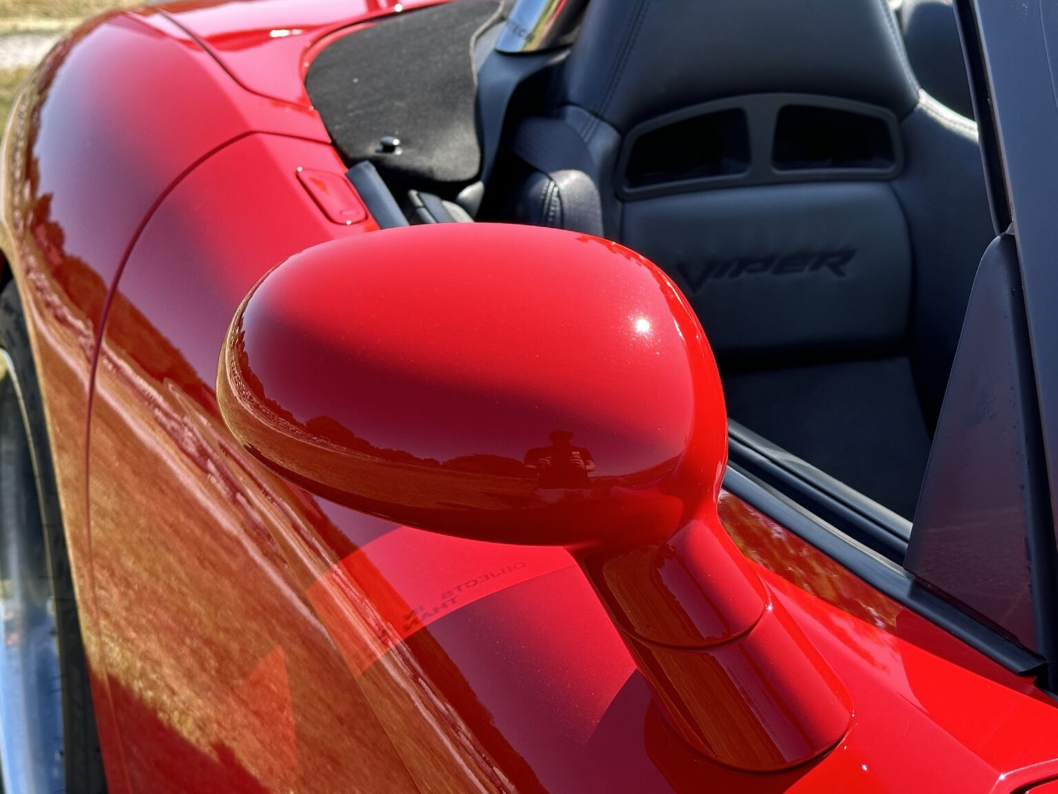 Exterior image of 2004 Dodge Viper SRT-10 (37)