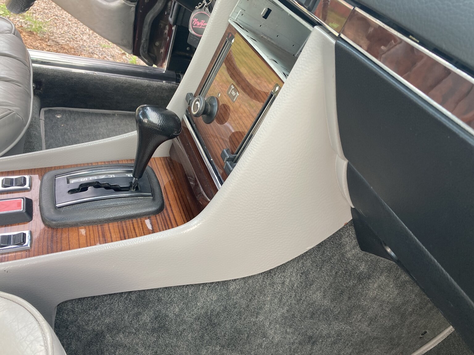 Interior image of 1973 Mercedes-Benz 450 SLC (50)