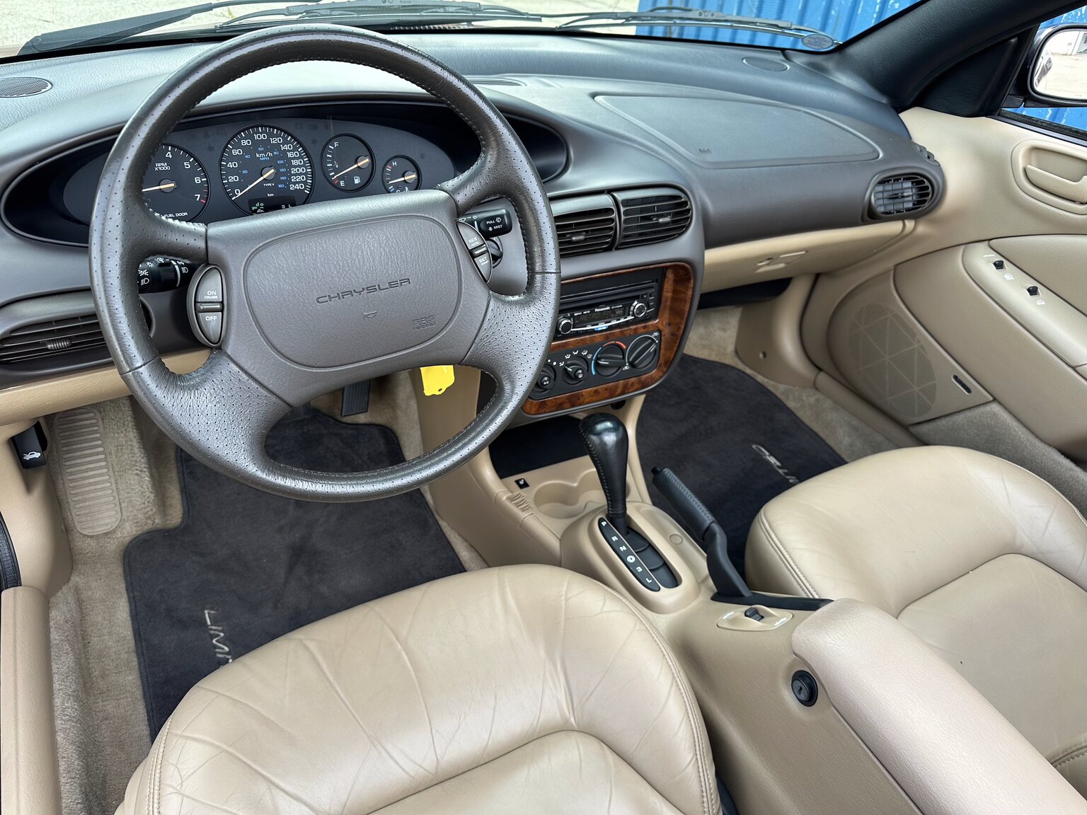 Interior image of 1996 Chrysler Stratus Cabriolet