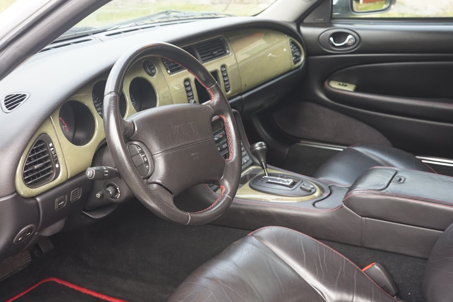2001 Jaguar XKR Silverstone DJS299 - Interior