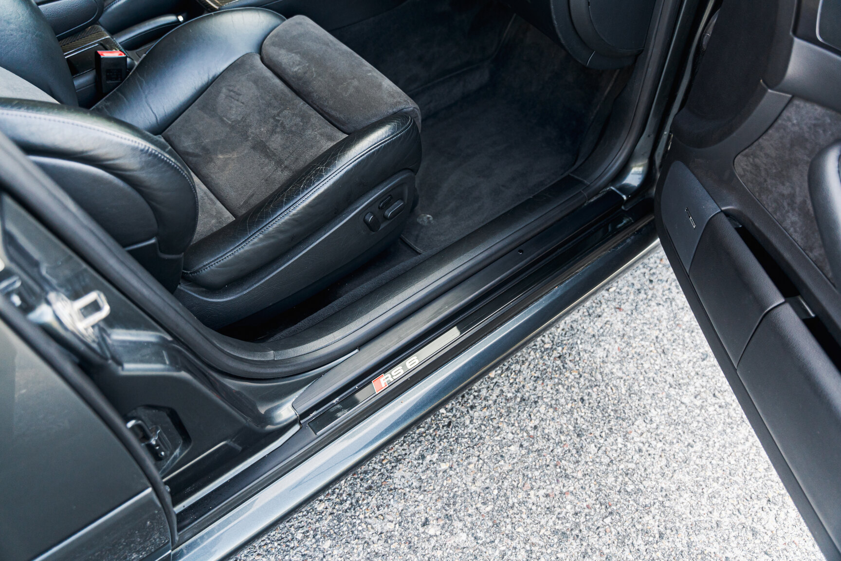Interior image of 2003  Audi RS6 C5