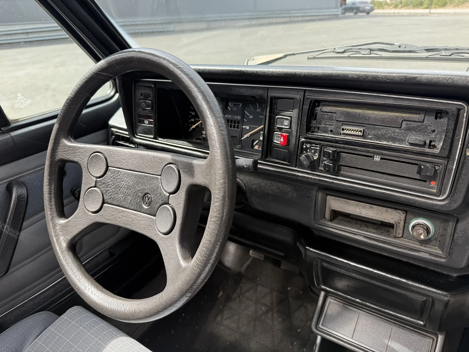 Innenraumfoto von 1987 VW Golf Cabriolet (27)
