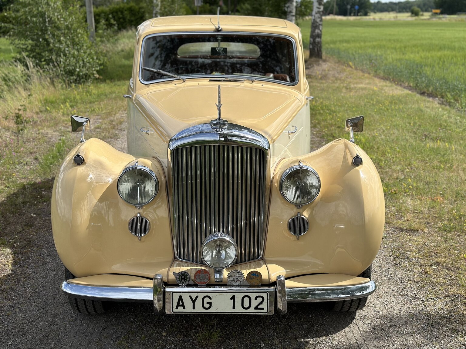Exterior image of 1947 Bentley Mark IV Sport Saloon