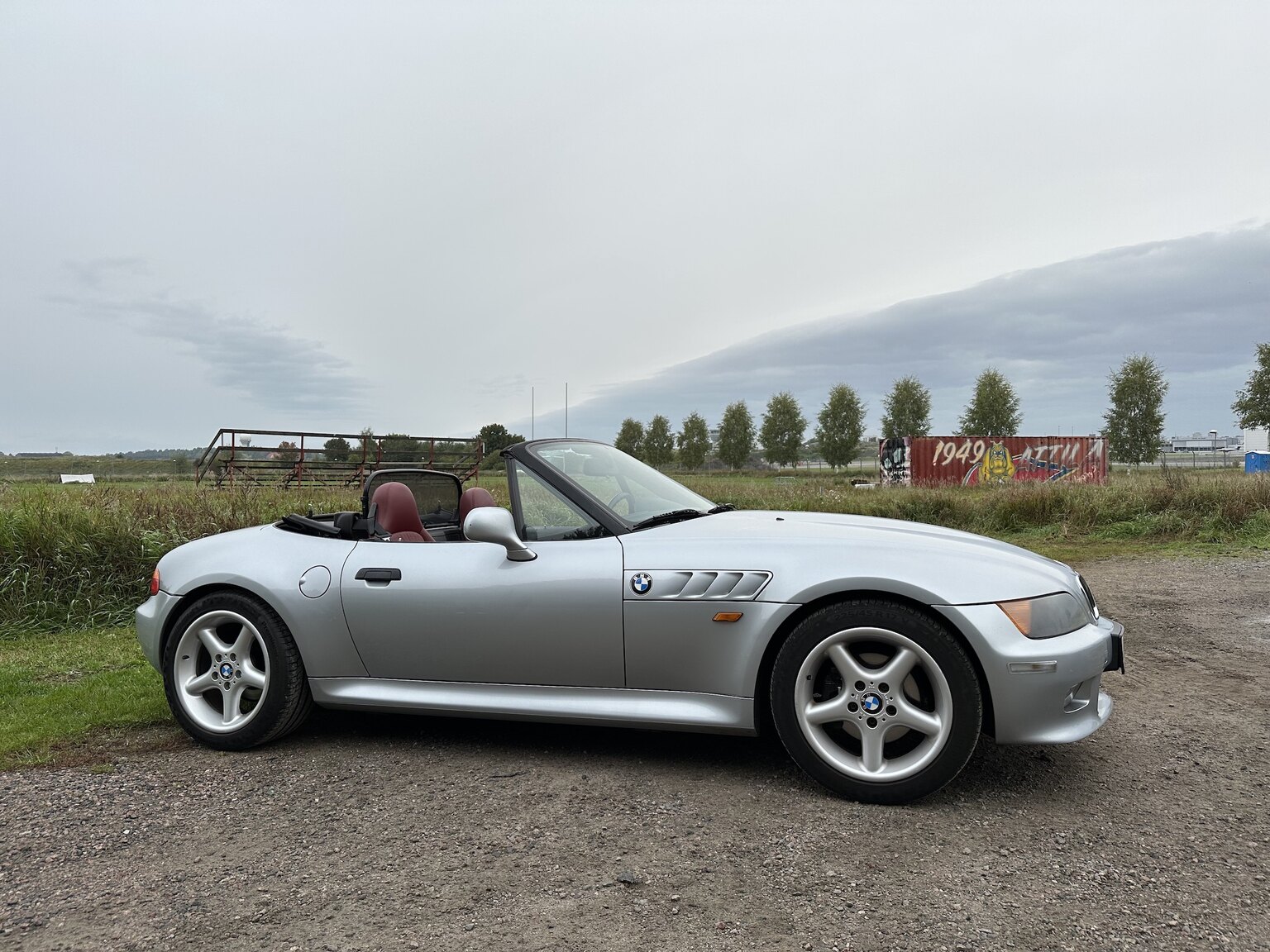 Exterior image of 1997 BMW Z3 2.8 Roadster