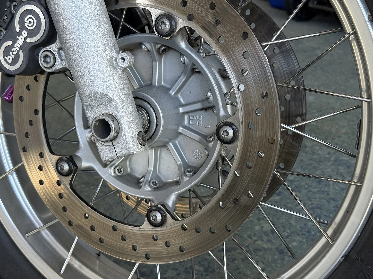 Exterior image of 1999 BMW Motorrad R 1100 R (10)