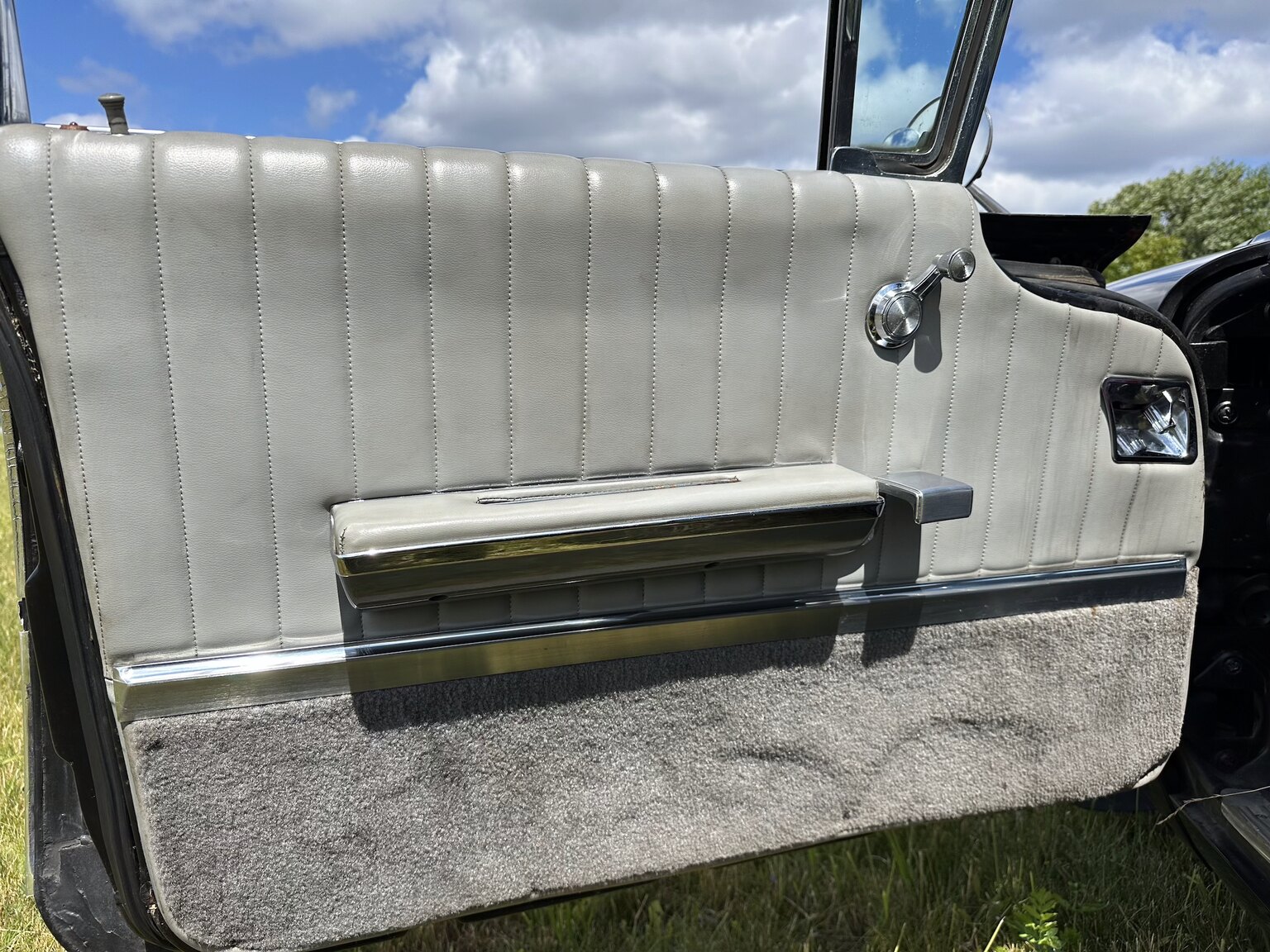 Innenraumfoto von 1964 Cadillac Fleetwood Seventy-Five Limousine (4)