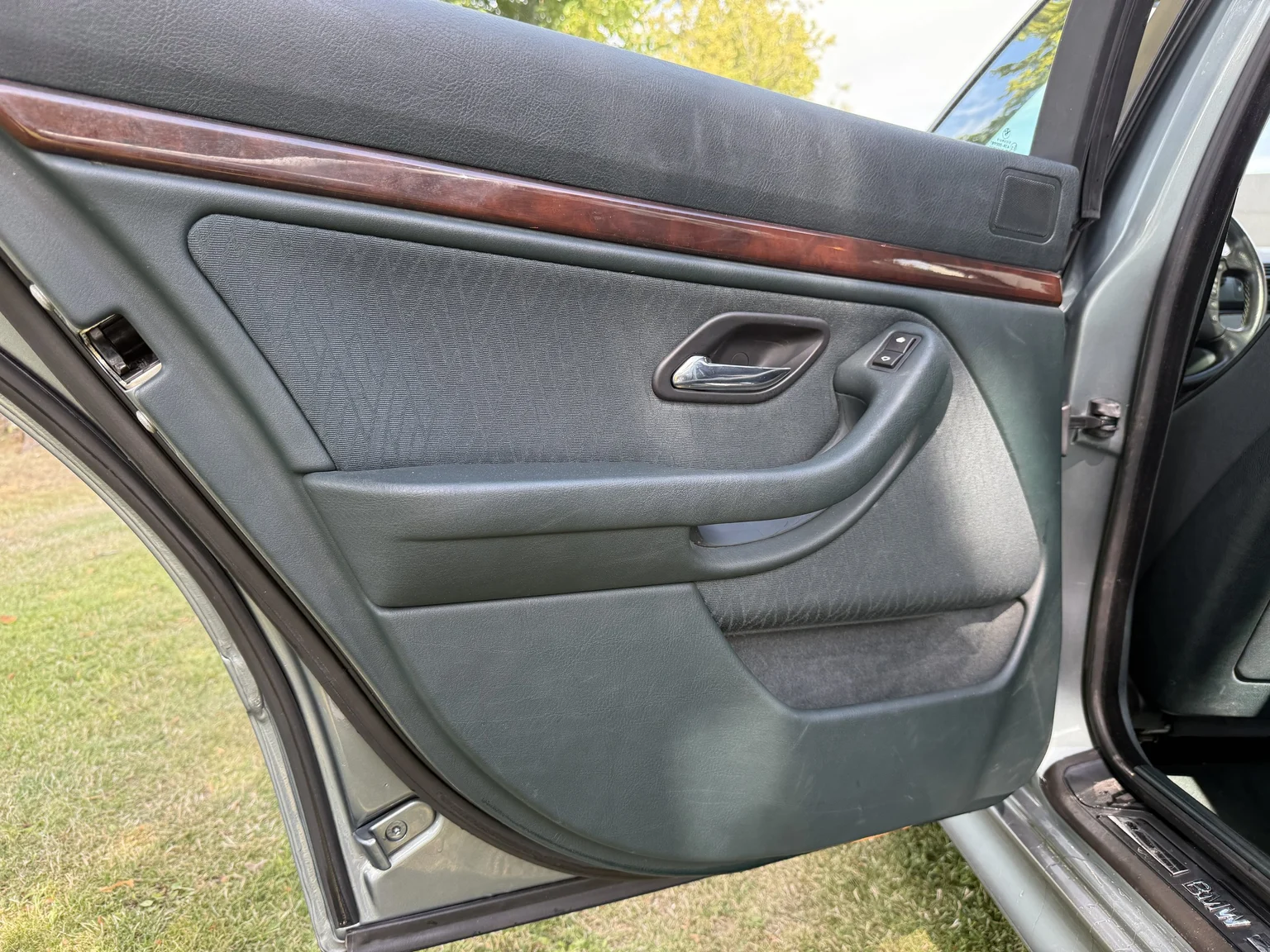 Interior image of 2003 BMW 525d Sedan (55)