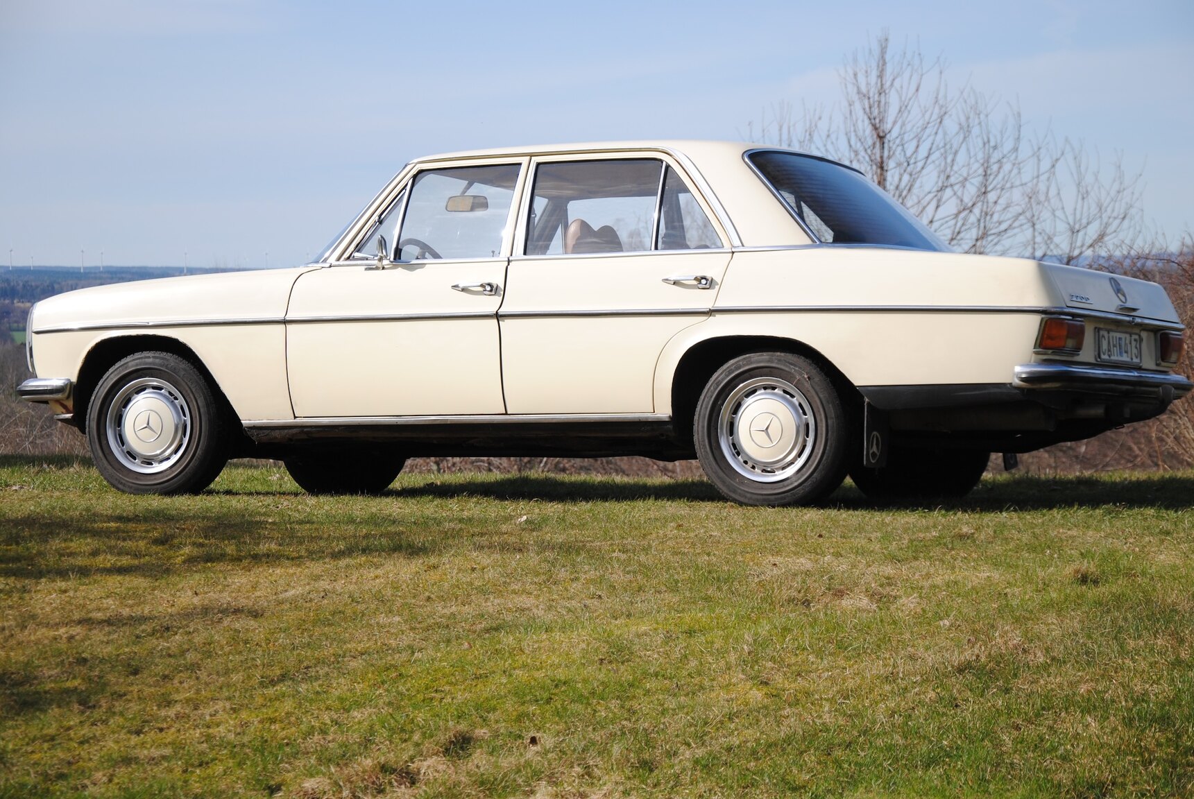 Exteriörbild på 1971 Mercedes-Benz 220D