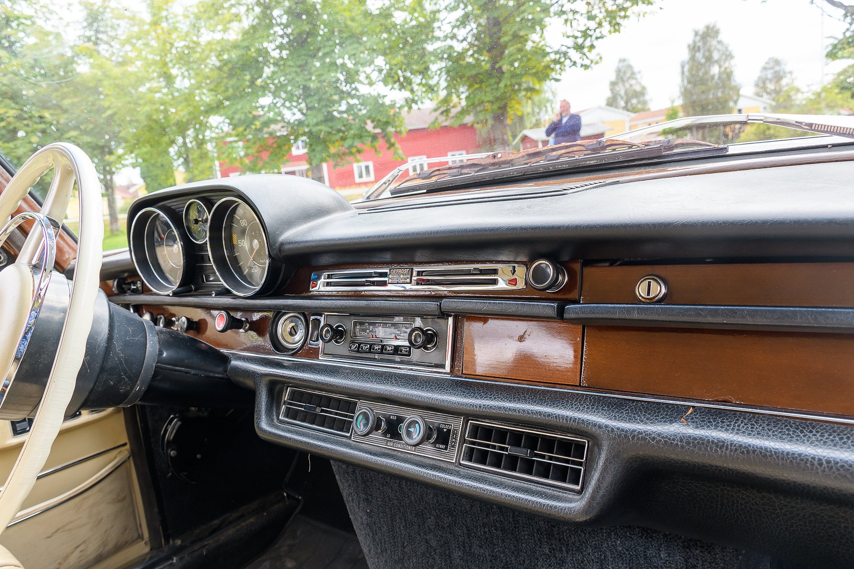 Interior image of 1969 Mercedes-Benz 300 SEL
