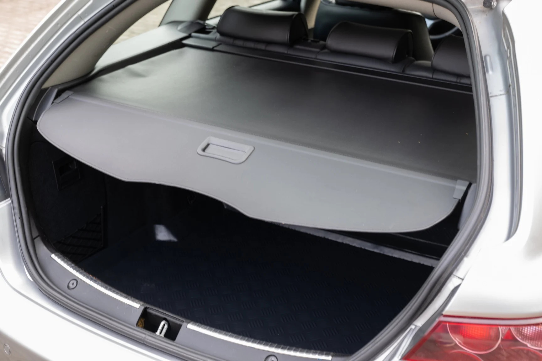 Innenraumfoto von 2008 Alfa Romeo 159 Q4 Sportwagon (3)